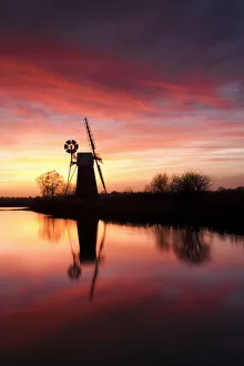 Calm Gallery: Windmill in the Norfolk Broads, East Anglia, England