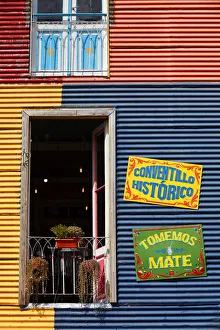 Images Dated 10th January 2022: The window of a colorful bar in the 'Caminito de La Boca'with wall decorations in 'Fileteado Art'