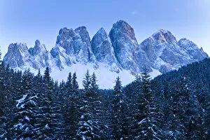 Images Dated 8th September 2009: Winter landscape, Le Odle Group, Geisler Spitzen (3060m), Val di Funes, Italian Dolomites