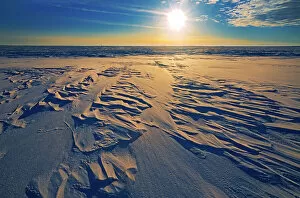Saskatchewan Collection: Winter landscape st sunrise near Willows Saskatchewan, Canada