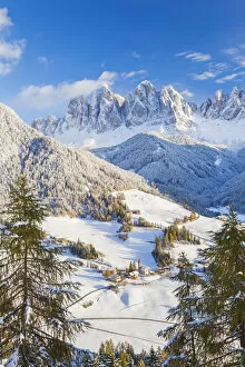 Images Dated 8th March 2013: Winter snow; St. Magdalena village; Geisler Spitzen (3060m); Val di Funes; Dolomites
