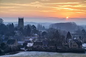 Images Dated 19th August 2019: Winter Sunrise over Chipping Campden, Cotswolds, Gloucestershire, England