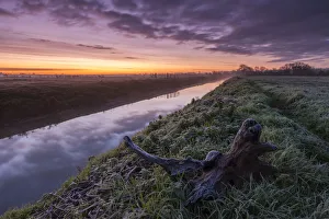 Glastonbury Prints: Winter sunrise over the River Brue near Glastonbury, Somerset, England