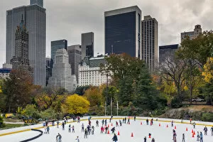 Wollman Rink with autumn colors, Central Park, Manhattan, New York, USA