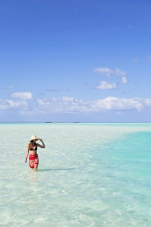 French Polynesia Gallery: Woman at Blue Lagoon, Fakarava, Tuamotu Islands, French Polynesia (MR)