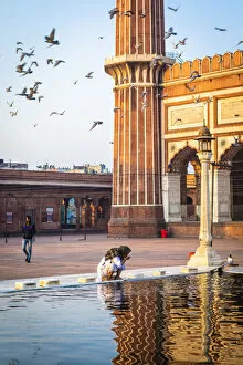 Images Dated 27th July 2020: A woman in Jama Masjid, New Delhi, India, Asia