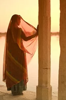 Rajasthan Gallery: Woman wearing Sari