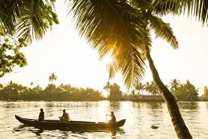 India Collection: Wooden canoe in Kerala backwaters, nr Alleppey, (or Alappuzha), Kerala, India