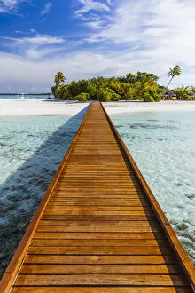 Images Dated 12th February 2018: Wooden jetty to a tropical island, Maldives