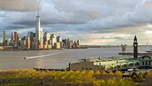 Images Dated 16th December 2015: One World Trade Center and Downtown Manhattan across the Hudson River, New York, Manhattan