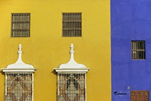 La Libertad Gallery: Wrought iron grillwork and pastel shades of a colonial