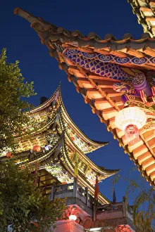 Images Dated 14th February 2017: Wu Hua Gate at dusk, Dali, Yunnan, China