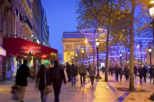 Champs Elysees Prints: Xmas Decorations On Avenue des Champs-Elysees With Arc De Triomphe In Background