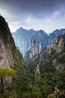 Images Dated 13th November 2020: Yellow Mountains, Huangshan, Anhui, China (UNESCO World Heritage Site)