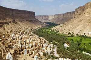Images Dated 7th March 2012: Yemen, Hadhramaut, Wadi Do an, Khuraibah. A view of the oasis in Wadi Do an