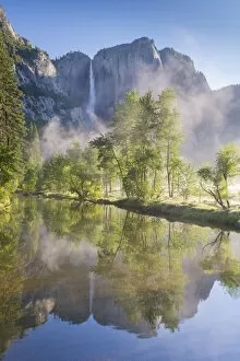 Images Dated 7th June 2015: Yosemite Falls reflected in the Merced River at dawn, Yosemite National Park, California, USA