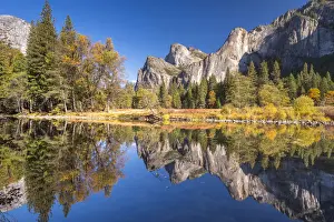 Yosemite Valley reflected in the calm waters of the River Merced at Valley View