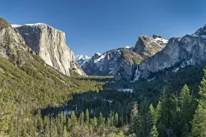 Images Dated 7th February 2022: Yosemite Valley from Tunnel View, Yosemite National Park, California, USA