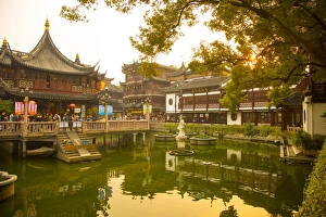 Images Dated 6th November 2014: YuYuan Gardens and Bazaar, Old Town, Shanghai, China
