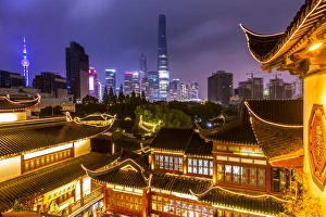The City at Night Gallery: YuYuan Gardens and Bazaar with the Shanghai Tower behind, Old Town, Shanghai, China