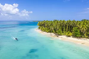 Images Dated 17th October 2019: Zapatilla island, Bastimentos, Bocas Del Toro, Panama, Central America